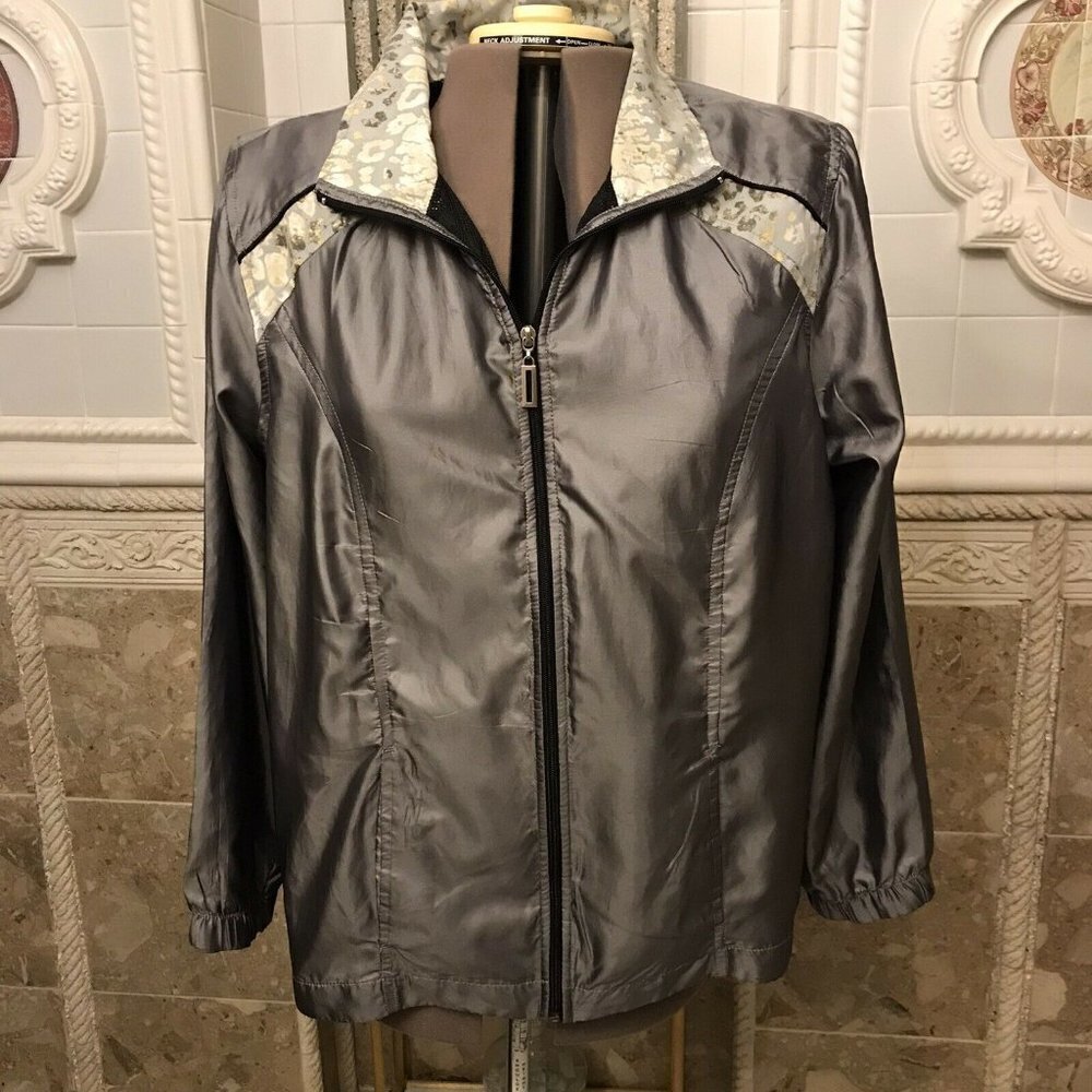 THREE HEARTS.  Size 1X.   Long Sleeve Zip Up Lined Wind Breaker Jacket.  B16